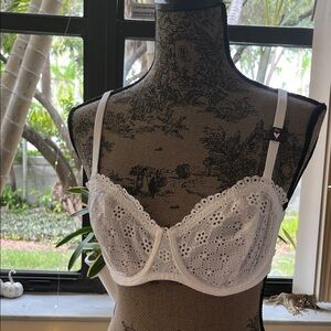 🦋NWT VICTORIA SECRET Elegant White Lace Underwire Bra 36c